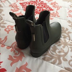 green old navy muck boots